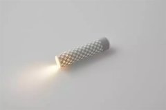 这张纸很神奇:卷起来就是手电筒